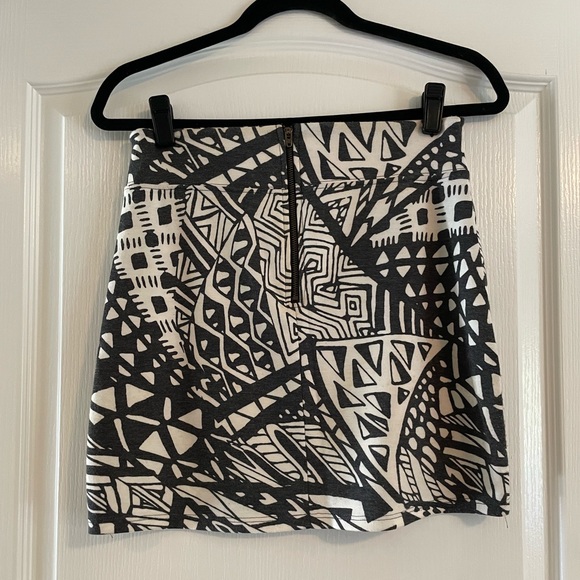 Silence & Noise Geometric Patterned Mini Skirt - Picture 2 of 4